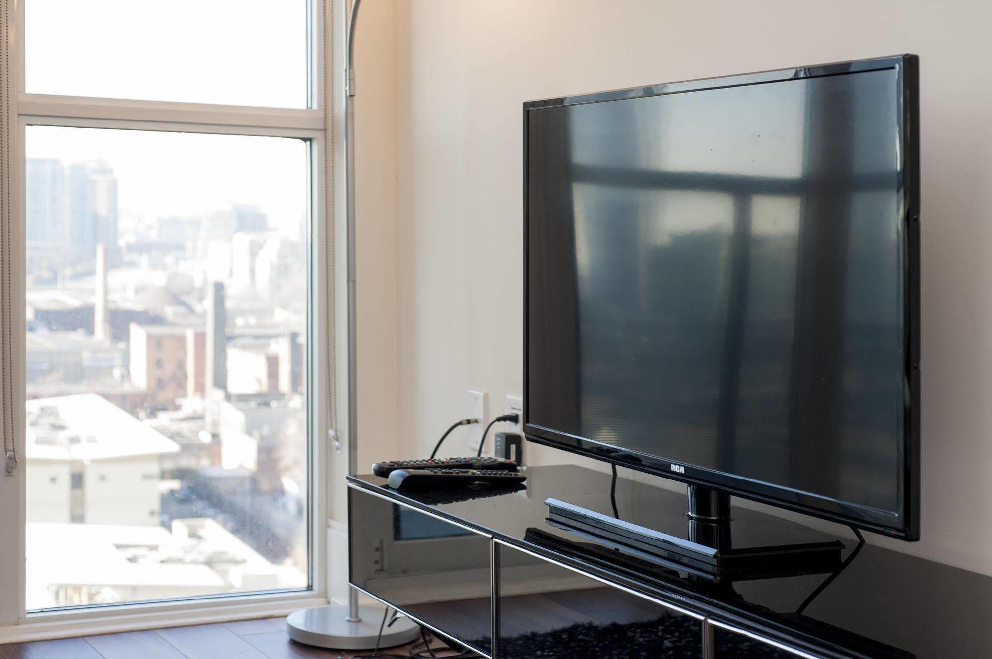 טורונטו Life Suites Luxury Downtown Condos מראה חיצוני תמונה