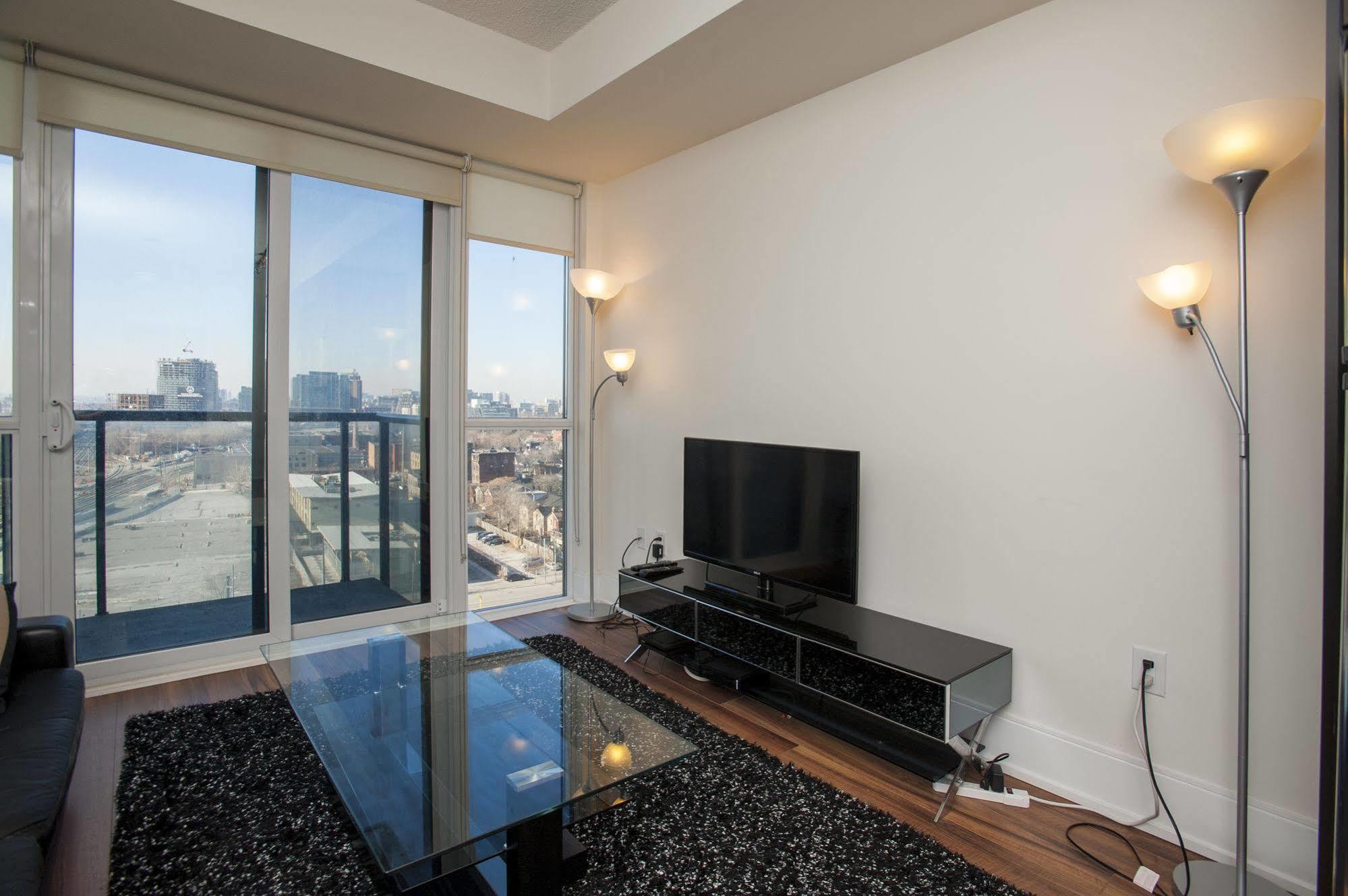 טורונטו Life Suites Luxury Downtown Condos מראה חיצוני תמונה