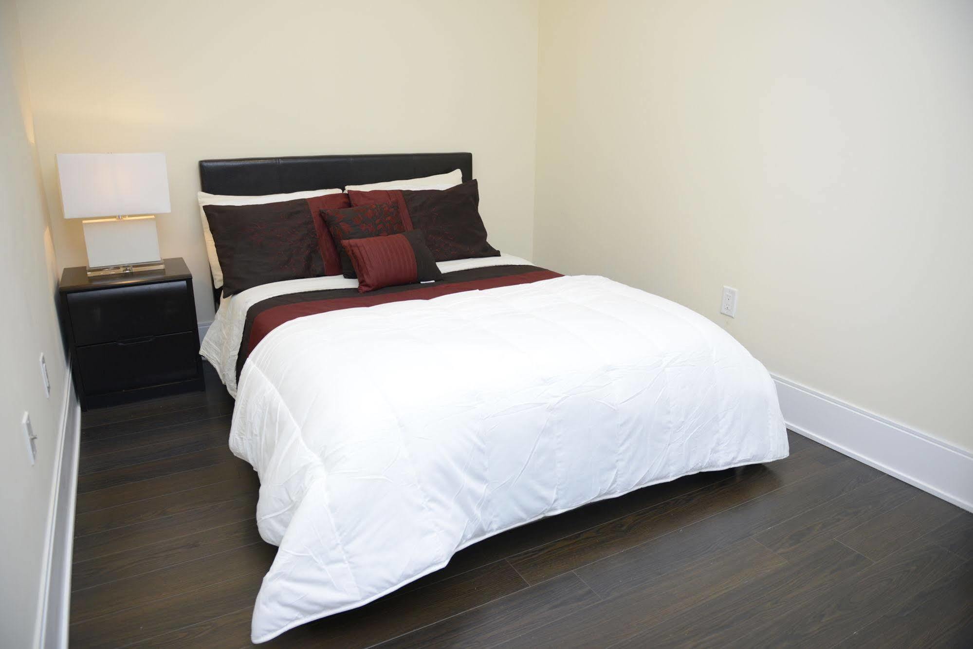 טורונטו Life Suites Luxury Downtown Condos מראה חיצוני תמונה