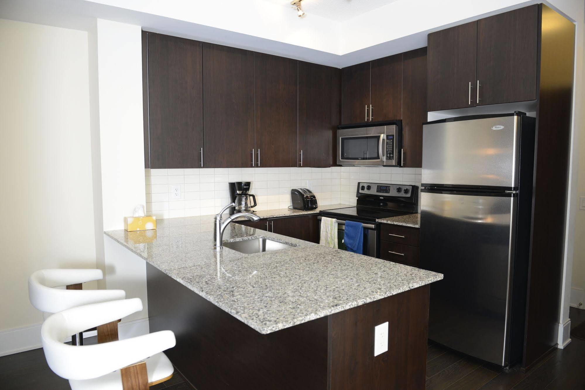 טורונטו Life Suites Luxury Downtown Condos מראה חיצוני תמונה