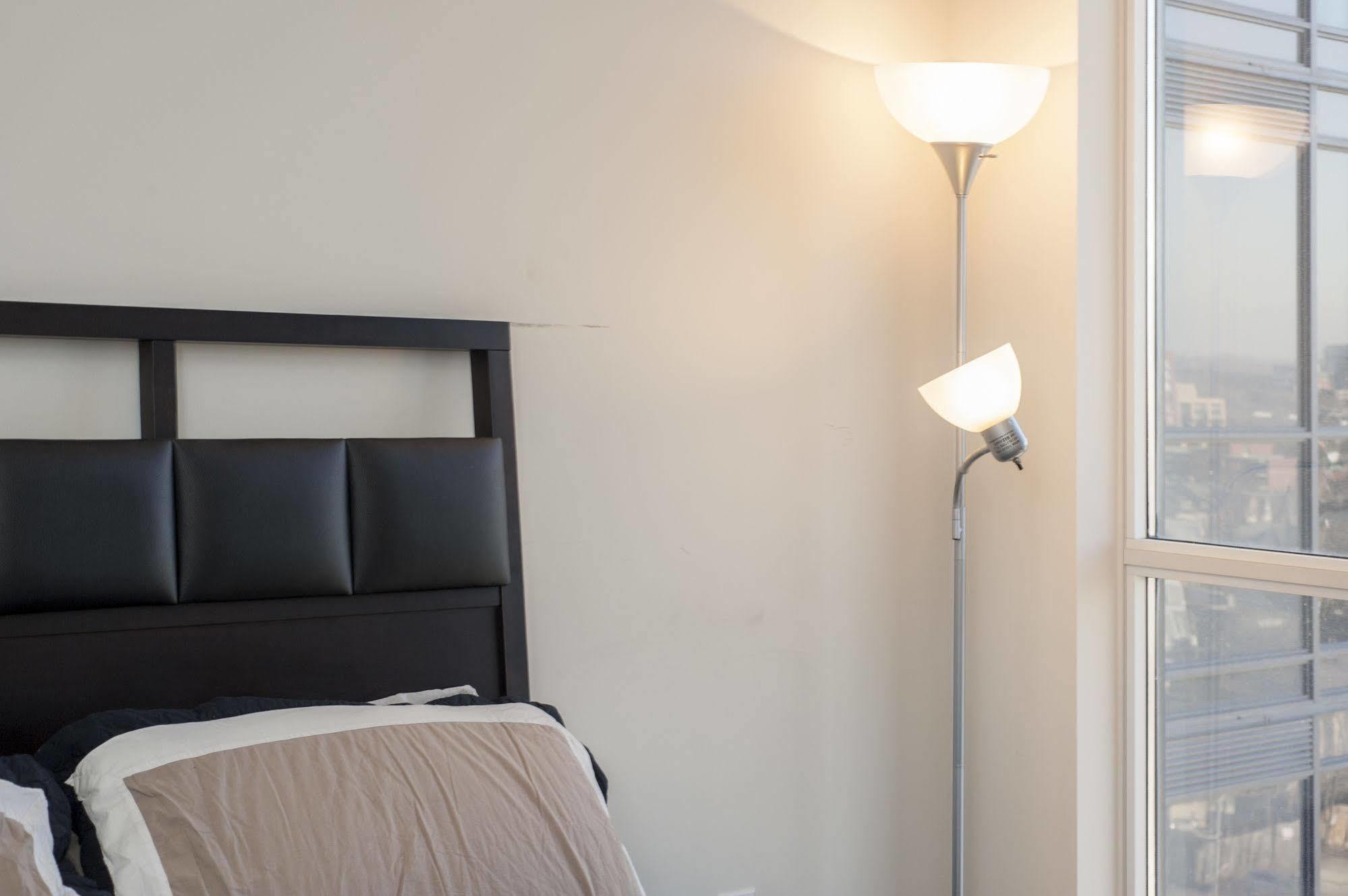 טורונטו Life Suites Luxury Downtown Condos מראה חיצוני תמונה
