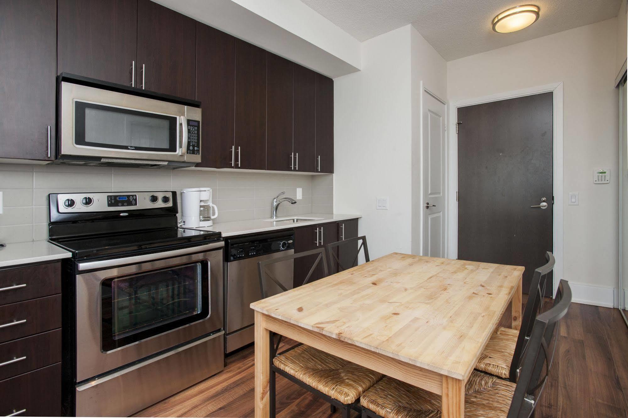טורונטו Life Suites Luxury Downtown Condos מראה חיצוני תמונה