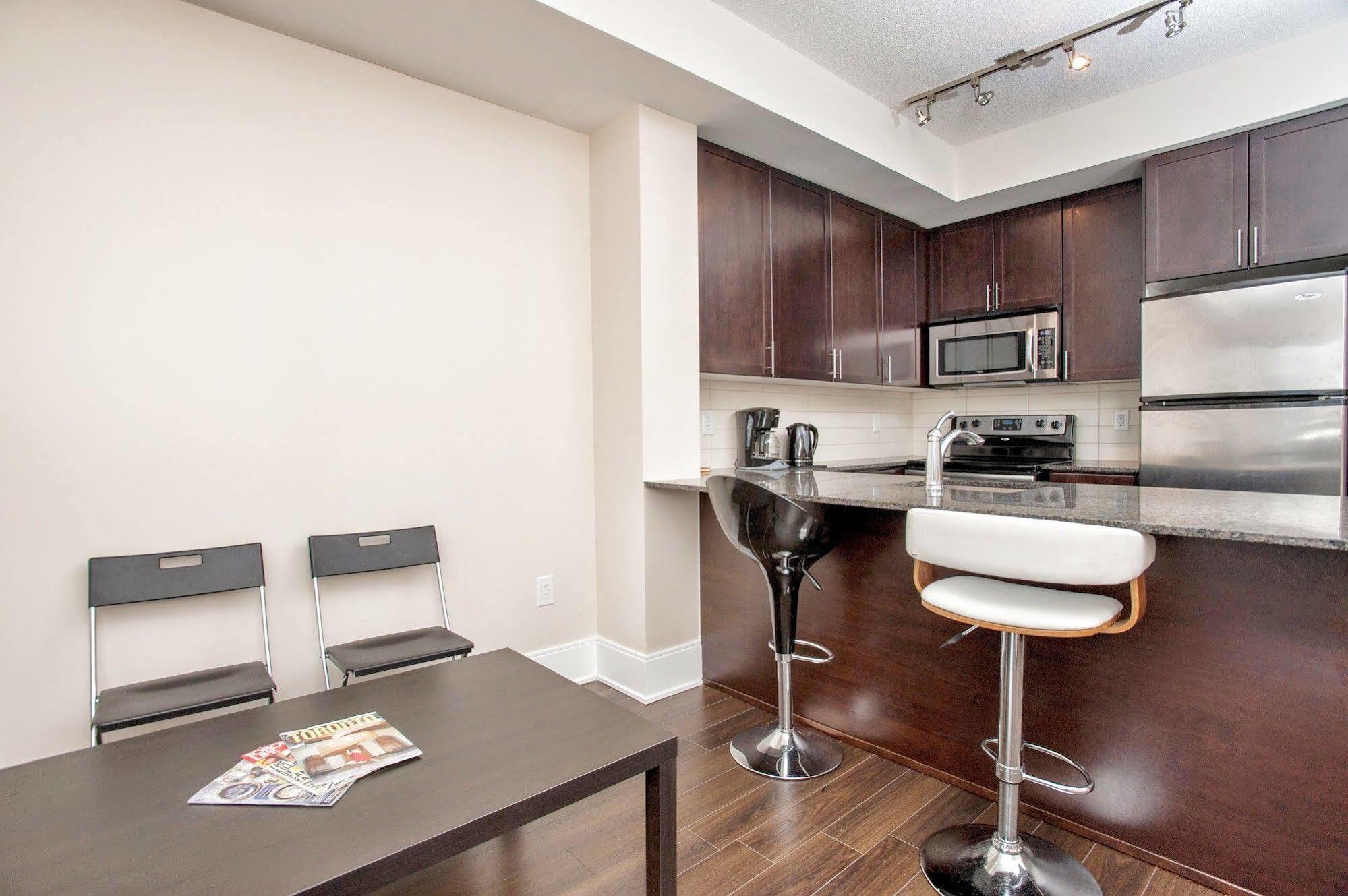 טורונטו Life Suites Luxury Downtown Condos מראה חיצוני תמונה