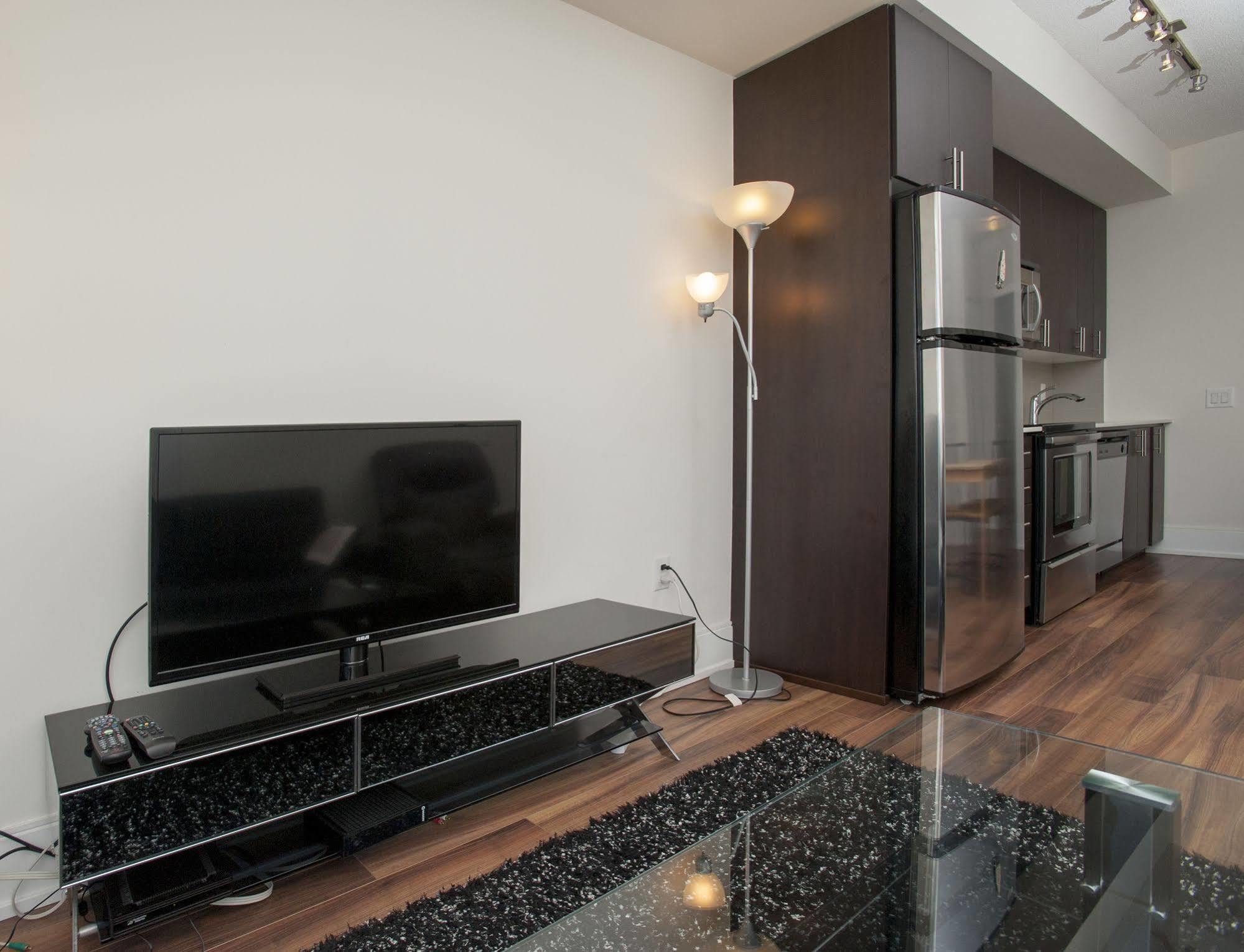 טורונטו Life Suites Luxury Downtown Condos מראה חיצוני תמונה