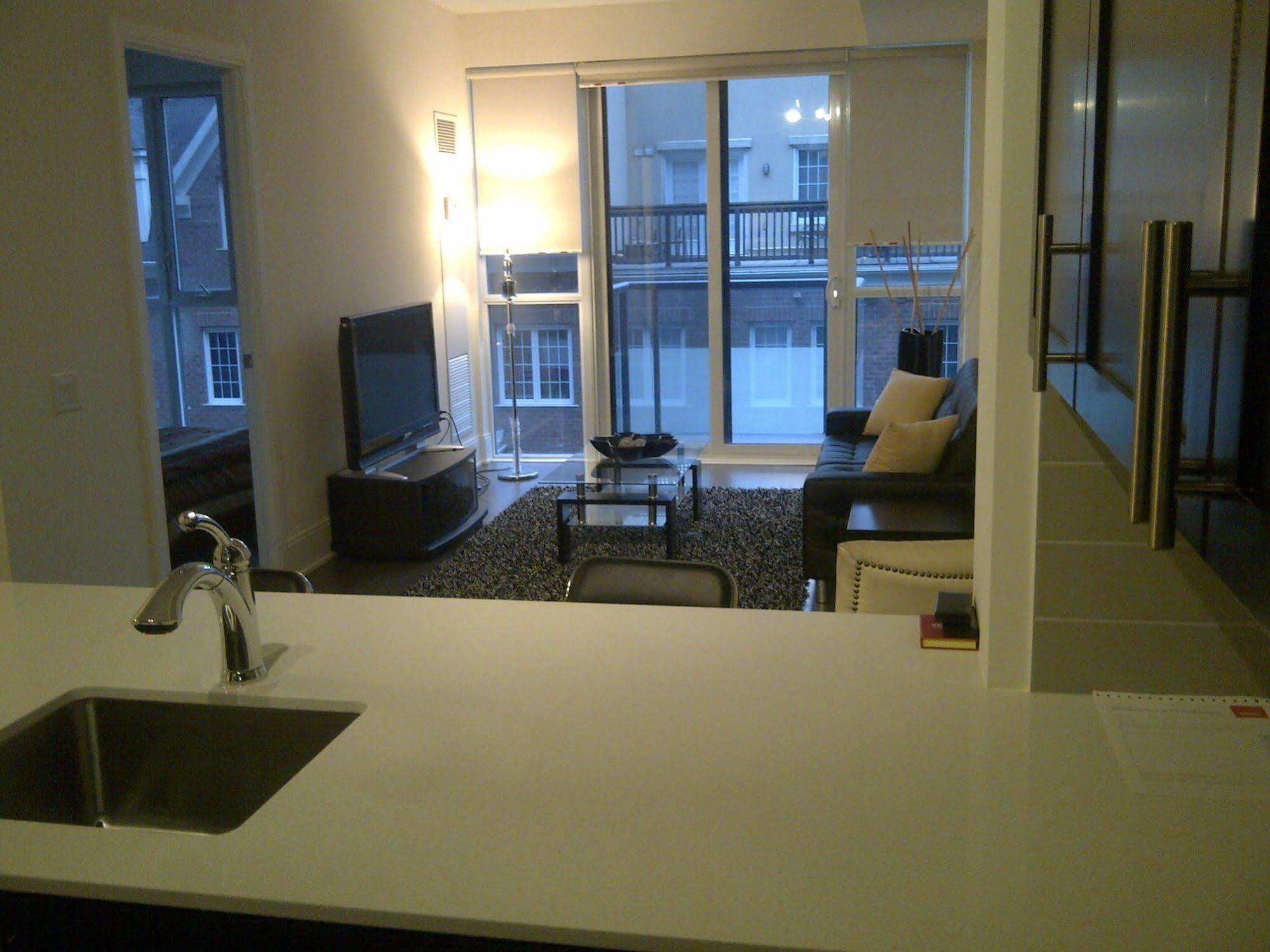 טורונטו Life Suites Luxury Downtown Condos מראה חיצוני תמונה