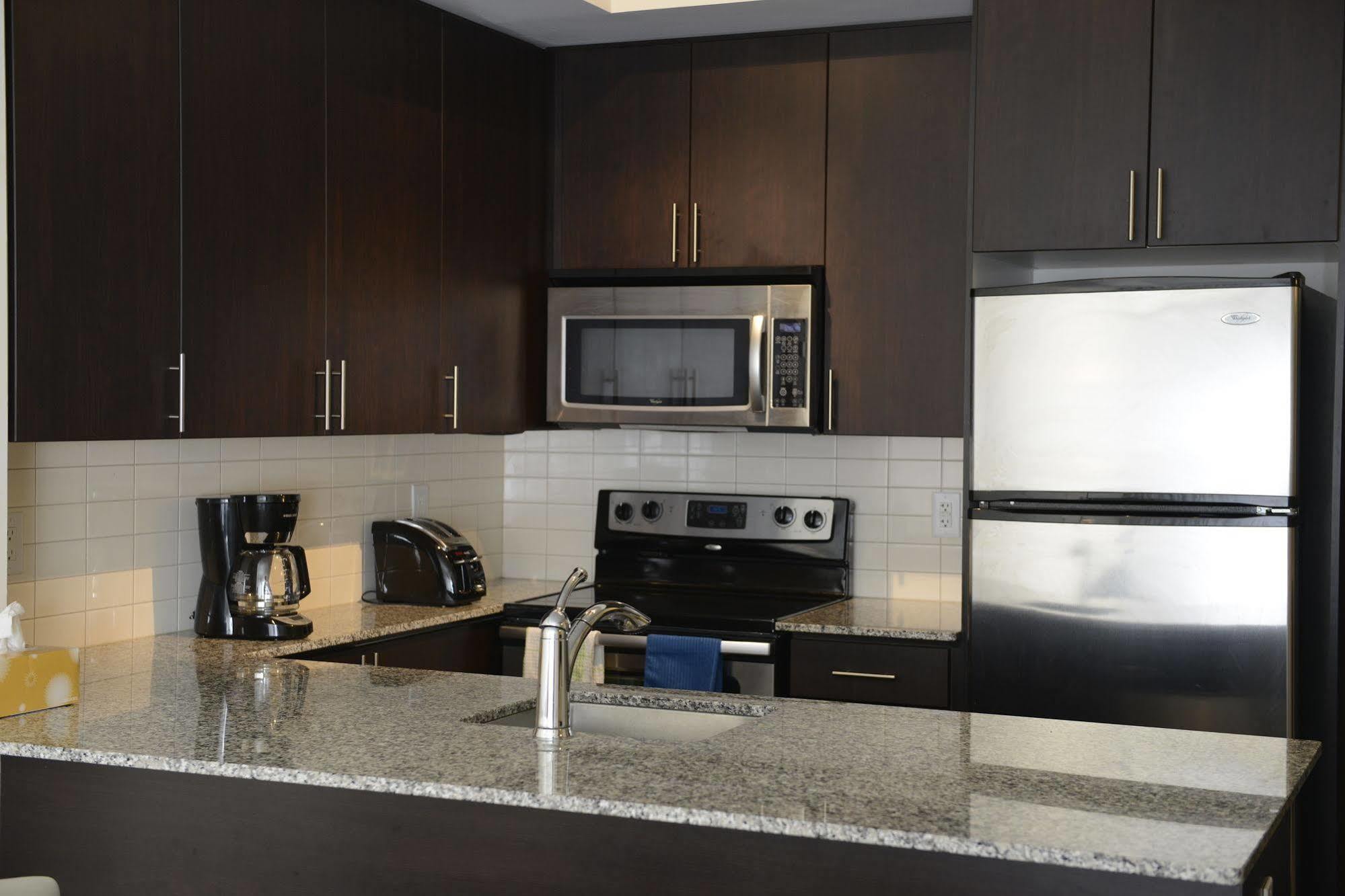 טורונטו Life Suites Luxury Downtown Condos מראה חיצוני תמונה