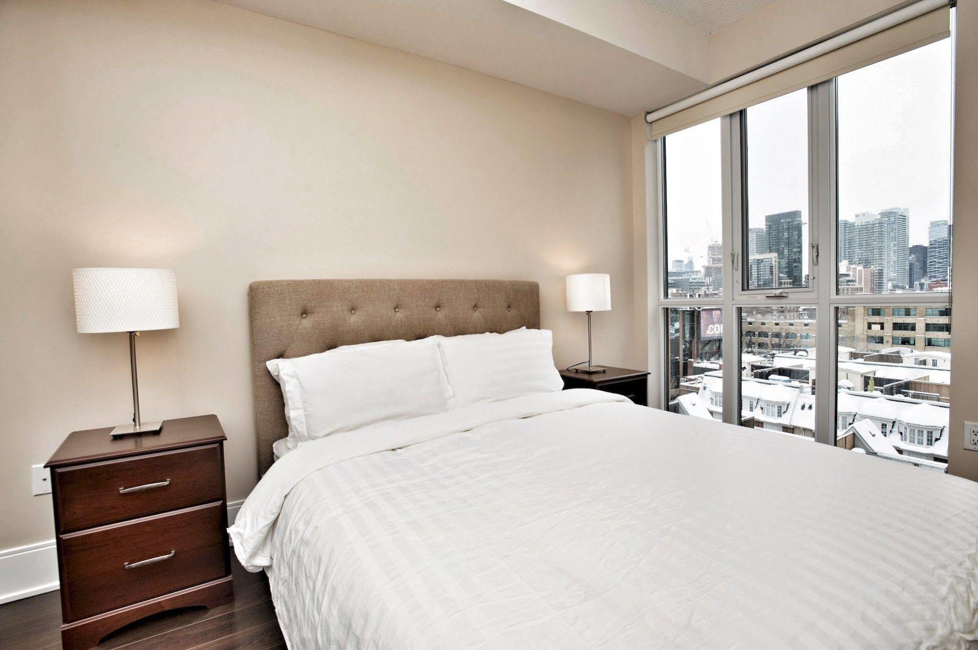 טורונטו Life Suites Luxury Downtown Condos מראה חיצוני תמונה