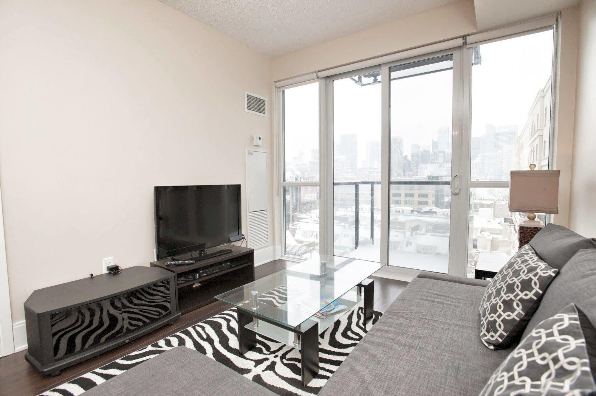 טורונטו Life Suites Luxury Downtown Condos מראה חיצוני תמונה